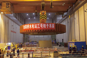 东芝水电承制的功果桥水电站首台机组投产发电