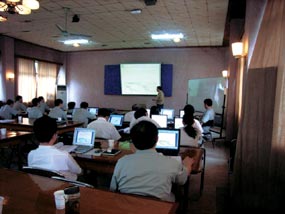 在中国要培养人才，推进本地化