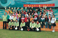 常州市中山路小学师生参观工厂集体合影
