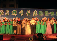 东芝大连两家公司赞助当地社区居民纳凉晚会
