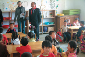 东芝大连有限公司捐款帮助希望小学
