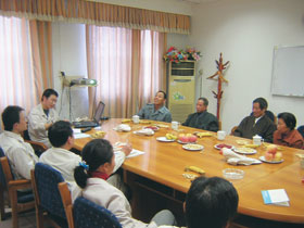 村民代表听取环境报告