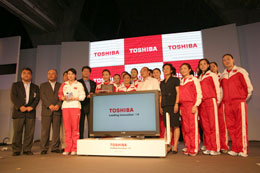 东芝签约郭晶晶及中国花样游泳队为广告形象代言人