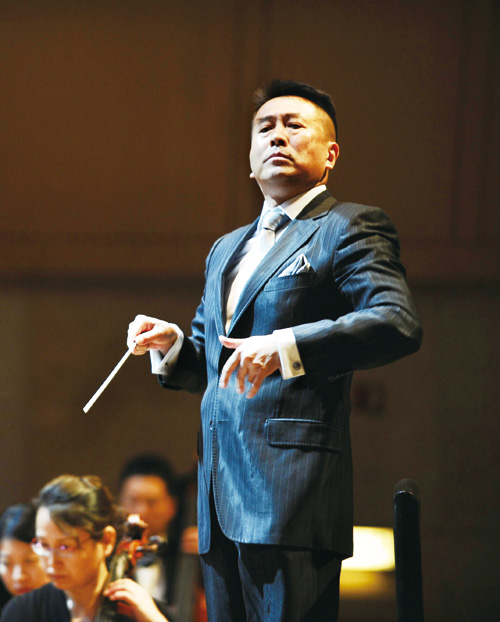 著名指挥家胡咏言